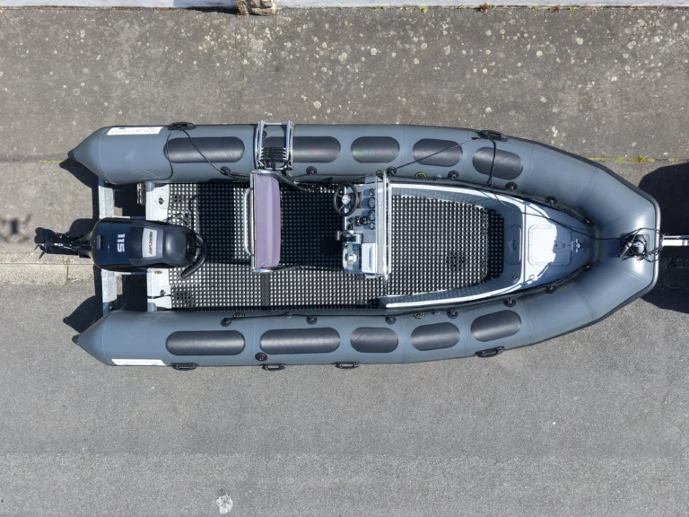 Location semi-rigide Valiant DR 570 en baie de Saint-Brieuc